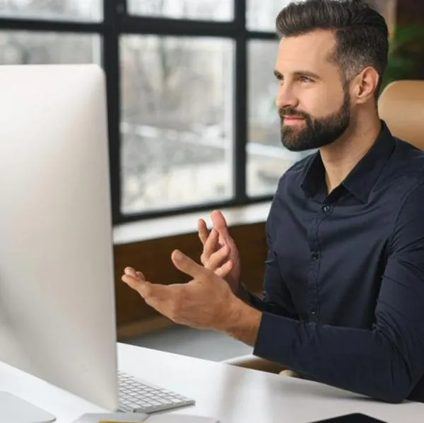 Pulzo le explica cómo destacar en una entrevista de trabajo virtual y qué errores evitar para ser contratador en una empresa de élite.