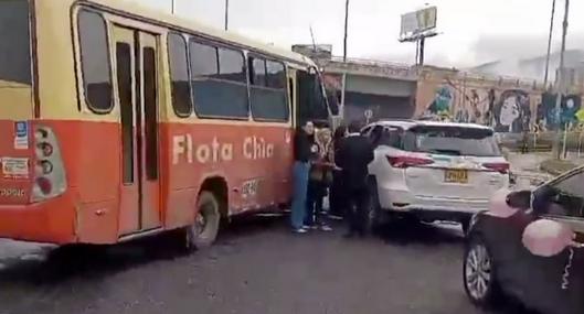 Accidente en Autopista Norte (Bogotá): tres carros chocaron y hay trancón