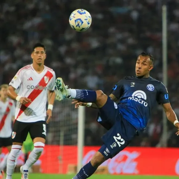 Se conoció video de Sebastián Villa siendo agredido por jugador de River Plate: a la mansalva