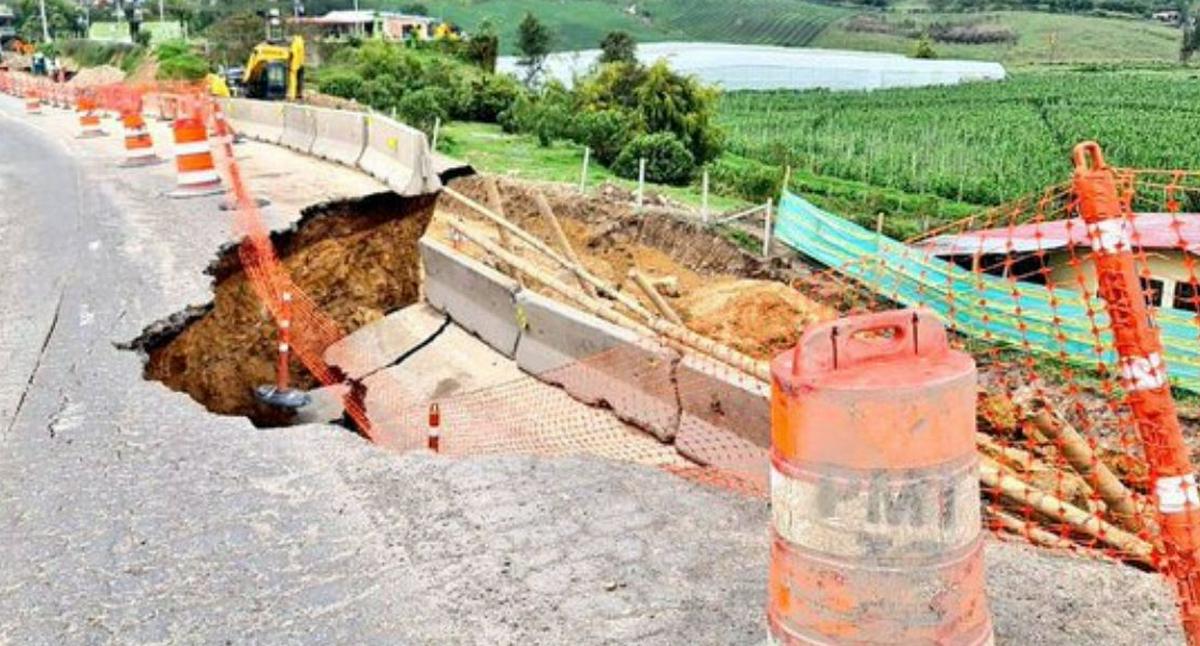 Derrumbe vía Bogotá-Girardot: imágenes muestran que colapsó casi toda la calzada