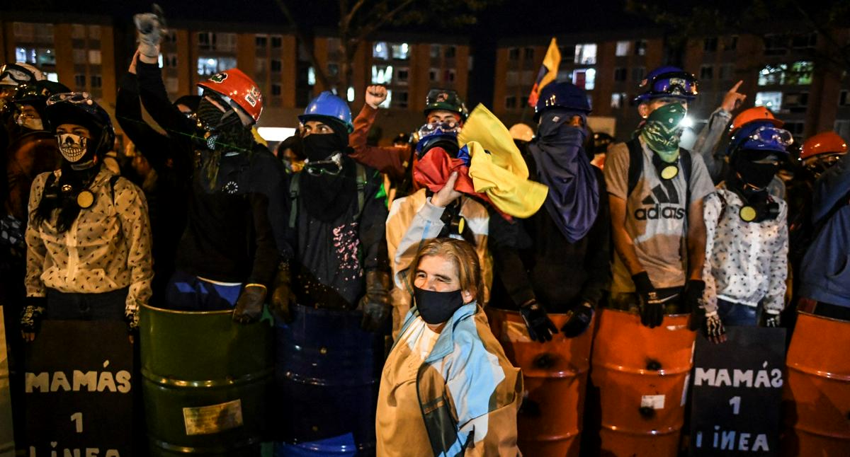 Dos jóvenes de la 'primera línea' fuero condenados por ataque a CAI en Bogotá