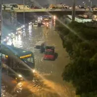 Lluvias en Soacha: aguacero este viernes 22 de noviembre causa inundación que afecta las estaciones de Transmilenio de Terreros y San Mateo.