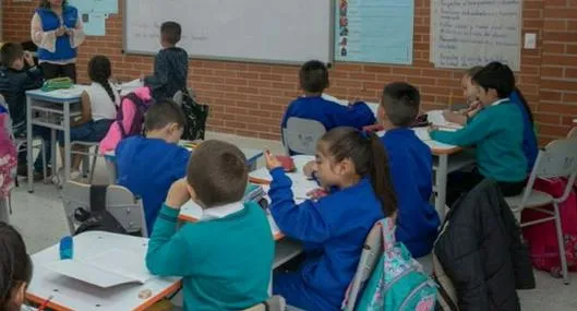 Cómo puedo hacer para que mis hijos queden en el mismo colegio en 2025