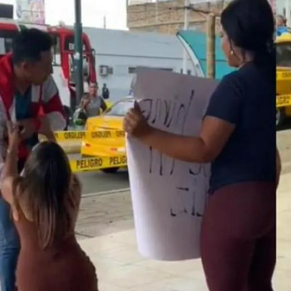 ‘Fue un desliz’, mujer le pidió perdón de rodillas a su novio por haberlo engañado