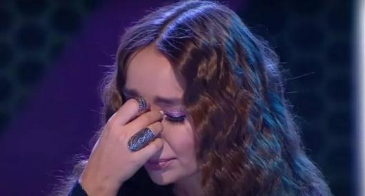 Paola Jara lloró en uno de sus conciertos por pareja de fans que murieron