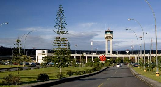 Aeropuerto de Rionegro, que sirve a Medellín, en nota sobre cuándo estarían listas nuevas vías para llegar rápido