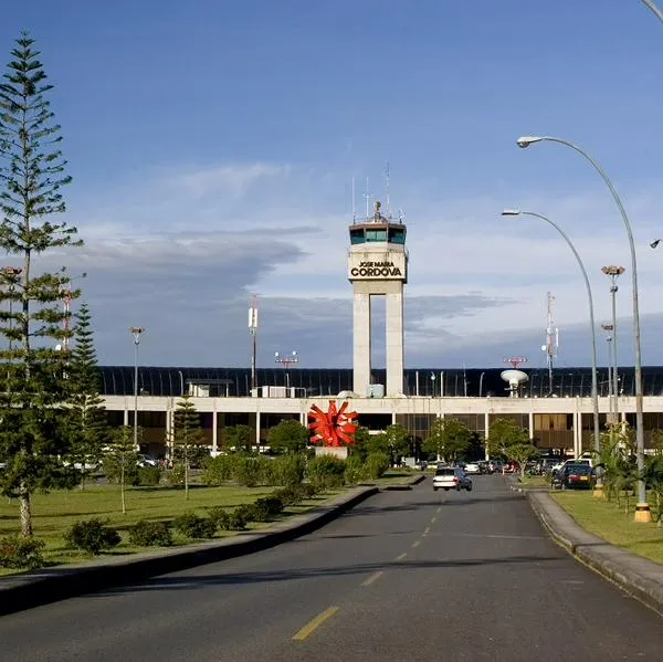 Aeropuerto de Rionegro, que sirve a Medellín, en nota sobre cuándo estarían listas nuevas vías para llegar rápido