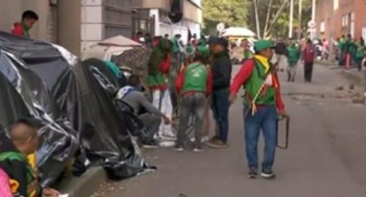 Se agravó el caos en Bogotá por marchas de indígenas Emberá: hay trancones en la Circunvalar y problemas con los servicios de Transmilenio por la Séptima. 