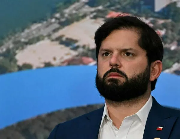 Boric enfrenta una denuncia por acoso sexual, que él rechaza