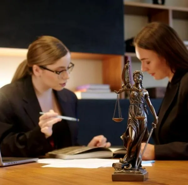 Abogados deberán aclararle a clientes que ellos pagan IVA por sus servicios