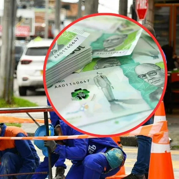 Imagen de operarios de ETB y dinero colombiano.