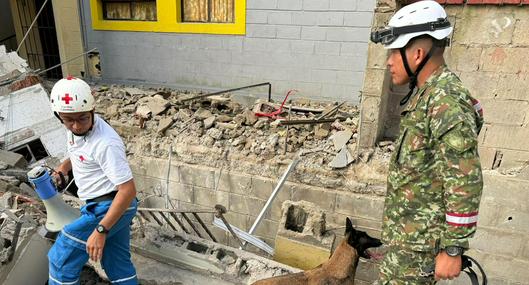 Imagen de rescates tras colapso de edificio en conjunto residencial Privilegios de Barranquilla.