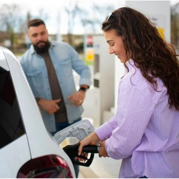 ¿Cómo ahorrar dinero en la gasolina? Bancolombia ayuda a no pagar hasta en un año