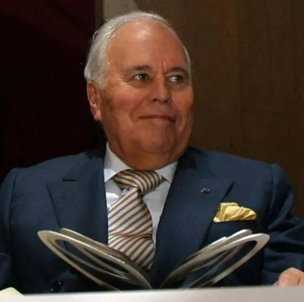 El fallecido empresario Carlos Ardila Lülle creó Manzana Postobón gracias a un vendedor que le ofreció una esencia en Cali.