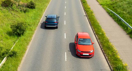 Carros, en nota sobre países en los que se conduce por la izquierda