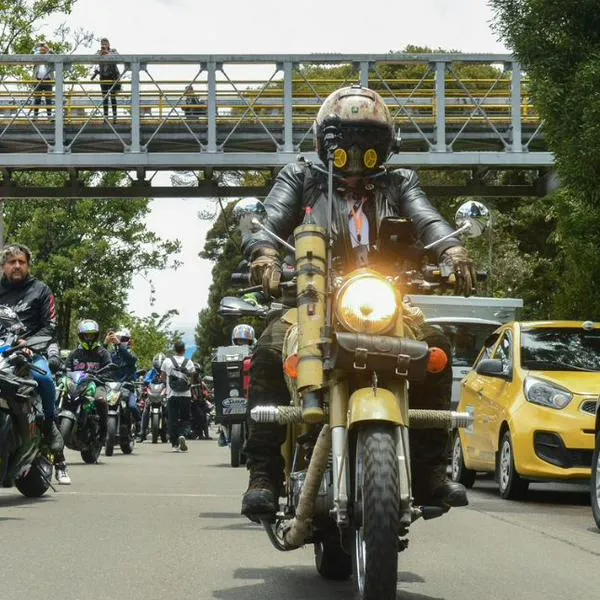 Cuánto es la multa por tener defensas en una moto esto dice la ley
