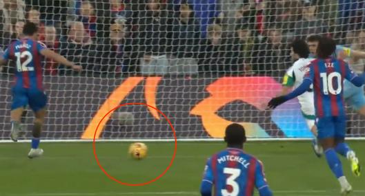 Daniel Muñoz: blooper con Cystal Palace ante Newcastle, gol errado en Premier