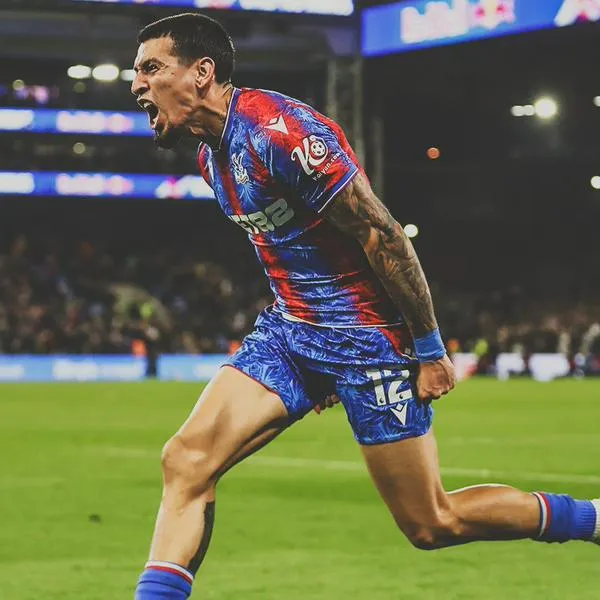 Daniel Muñoz marcó gol con Crystal Palace en el último minuto.