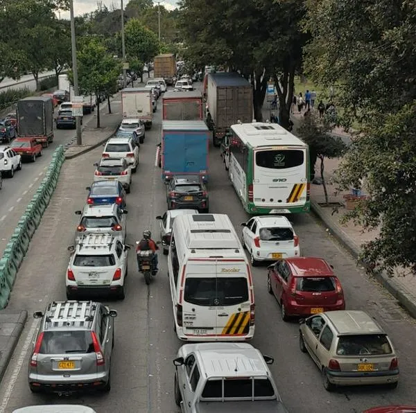 Caos en la calle 80 por concierto de Feid: hay largos trancones y líos en Transmilenio con varias rutas afectadas. Hay serios inconvenientes en movilidad. 