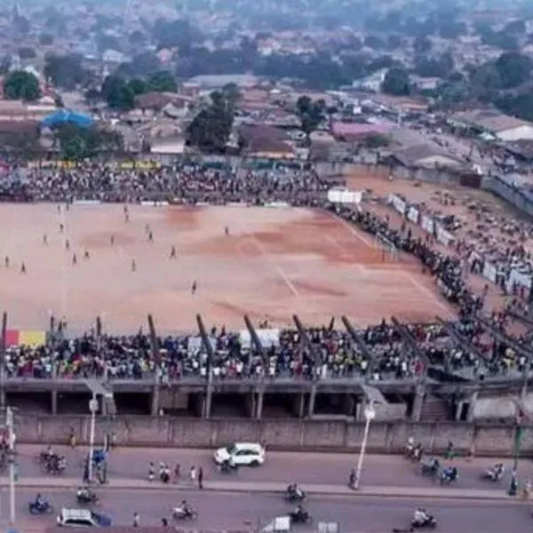 56 muertos dejó enfrentamiento entre hinchas en partido de fútbol en África