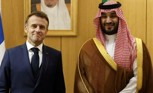 Macron viaja a Arabia Saudí para estabilizar el Líbano y hacer negocios