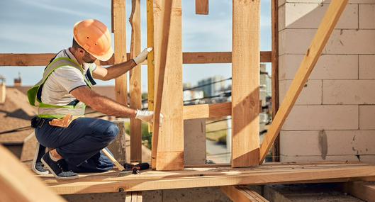 Esto se gana una persona en construcción en Estados Unidos.