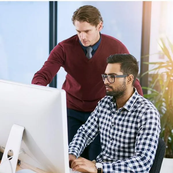 ¿Puede mi jefe revisar y controlar el computador que uso en el trabajo?