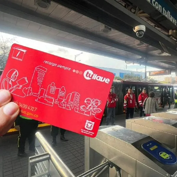 Tarjeta Tu Llave y entradas a Transmilenio, en nota sobre que cientos en Bogotá tendrán pasajes gratis