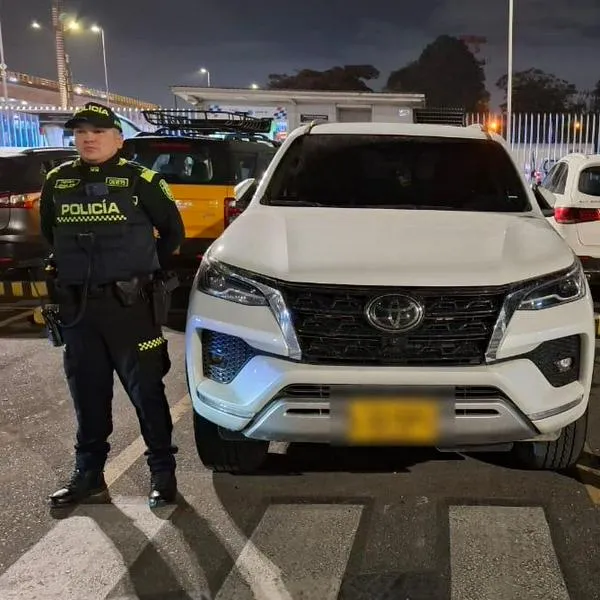 Camioneta de alta gama recuperada en parqueadero del aeropuerto El Dorado