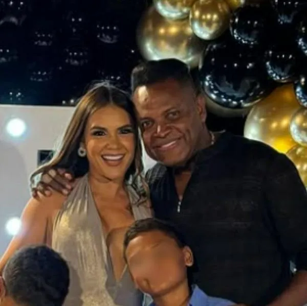 Esposa de Ómar Geles recordó al cantante en Día de Velitas 