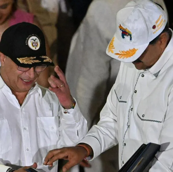 Gustavo Petro, molesto por ponencia que le prohíbe ir a posesión de Maduro