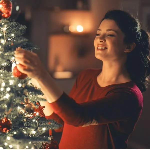 ¿Cuánta luz gastan las luces del árbol de Navidad? Ojo al recibo
