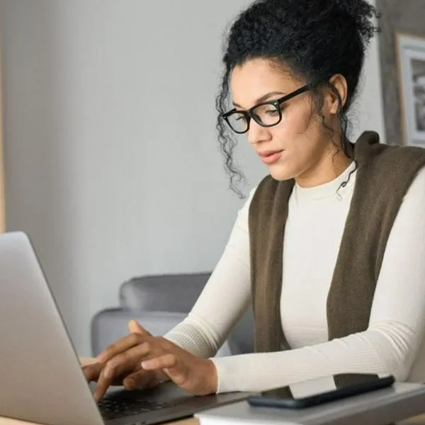 Ofertas de empleo remoto en Colombia: empresas como Teleperformance abren vacantes para profesionales con sueldo de $5'000.000.