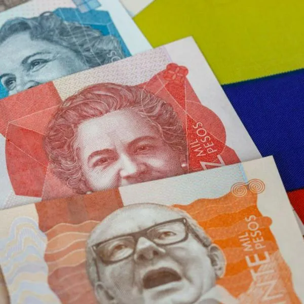 El Congreso hundió la reforma tributaria de Gustavo Petro, dejando un vacío financiero en el Presupuesto General de 2025 y afectando subsidios en Colombia.