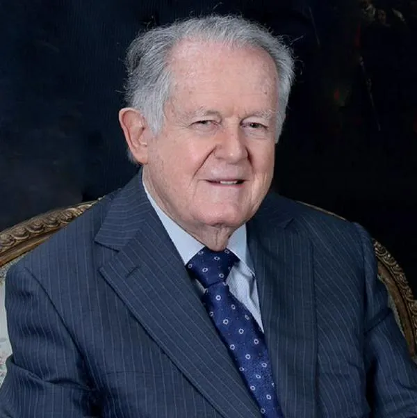 Luis Carlos Sarmiento Angulo celebra distinción que recibió María Gutiérrez, presidenta del Grupo Aval, como una de las empresarias más influyentes.