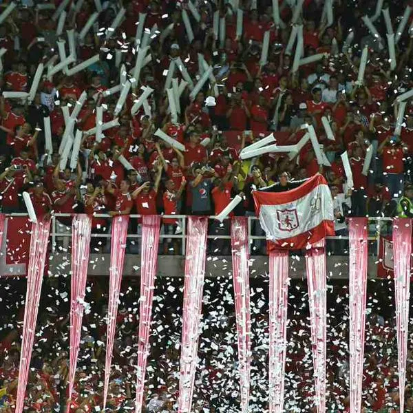 Foto de hinchas de América, en nota de América le contestó a Nacional en final de Copa Colombia en salida en el estadio