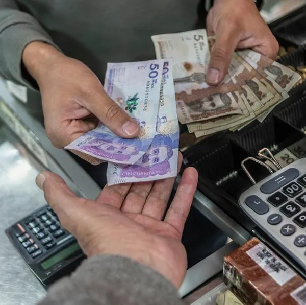 Salario mínimo 2025 se conocería hoy tras reunión entre gremios y el Gobierno