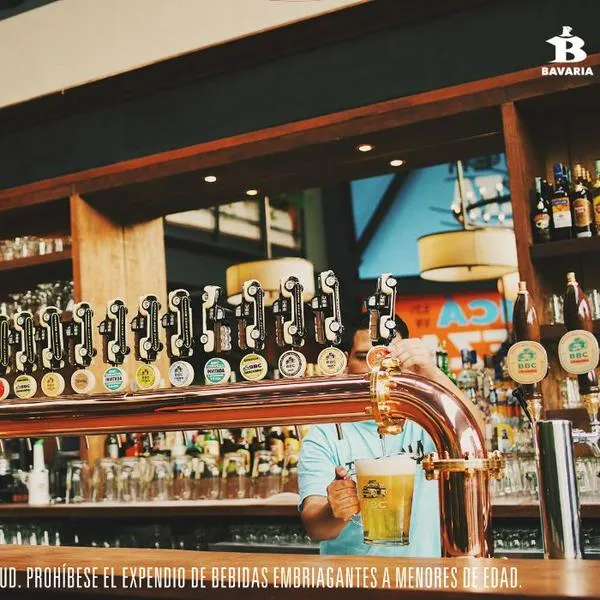 Bavaria adelantó Navidad con cenas en restaurantes Frites Artois y Vista Corona
