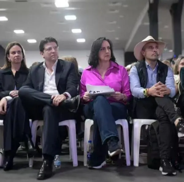 Álvaro Uribe adelanta entrevistas con cinco de los senadores del Centro Democrático que aspiran a ocupar el cargo representativo.