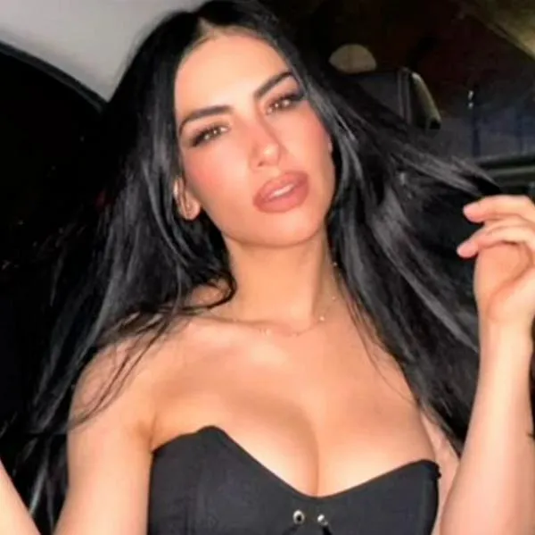 Jessica Cediel recibió regalo de cantante de Cultura Profética en concierto