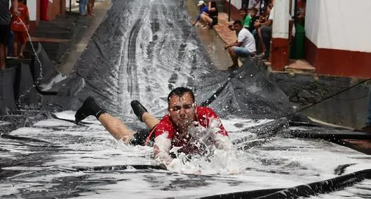 Bucarasica, el sitio del tobogán más grande del mundo.