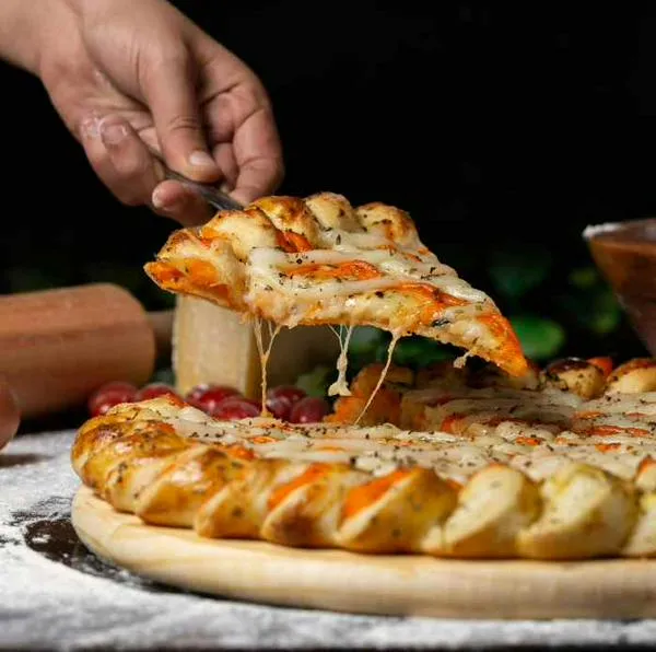 Una famosa cadena de pizzas en Estados Unidos quebró y anunció que cerrará todos sus restaurantes en 2025. Así cayó.