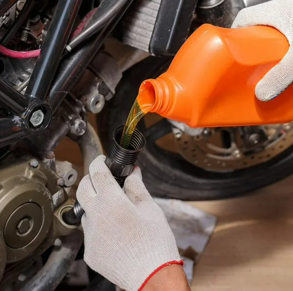 ¿Cómo saber si un aceite de moto es malo? 