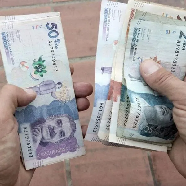 Aumento del salario mínimo 2025 en Colombia saldría por decreto con aumento generoso, según Fenalco, por estrategia de sindicatos. 