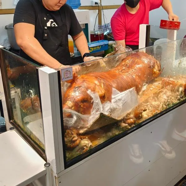 Anuncio para los que comen lechona en Colombia por subida de precio en diciembre