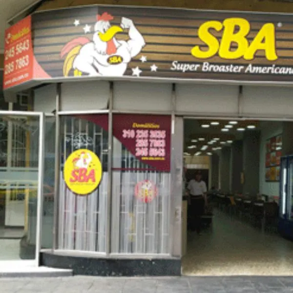 Quiénes son los dueños de Súper Broaster Americano, famosa pollería en Bogotá con más de 10 puntos de venta. Vende otros platos también. 