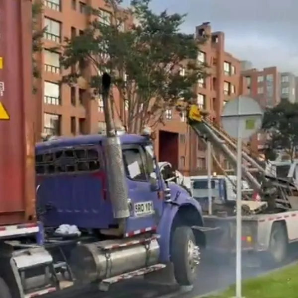 Dicen quién es la dueña de tractomula que se accidentó gravemente en Bogotá. Además, se sabe que el conductor no tenía pase. 