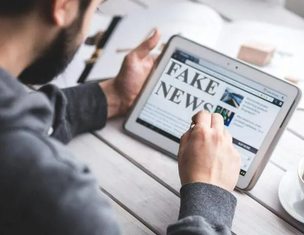 España obligará a los 'influencers' a rectificar noticias falsas