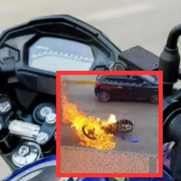 [Video] Bogotá: quemaron moto de delincuente que se había robado un celular