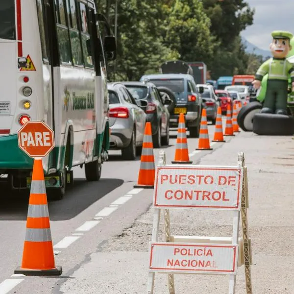 Movilidad, en nota sobre que aclaran si habrá pico y placa regional en Bogotá durante diciembre 